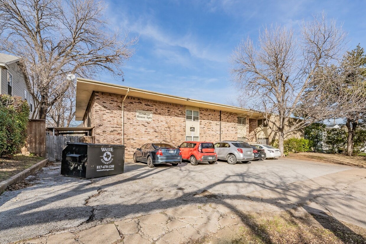 Updated Two Bedroom and One and Half Bathr... - Updated Two Bedroom and One and Half Bathr...