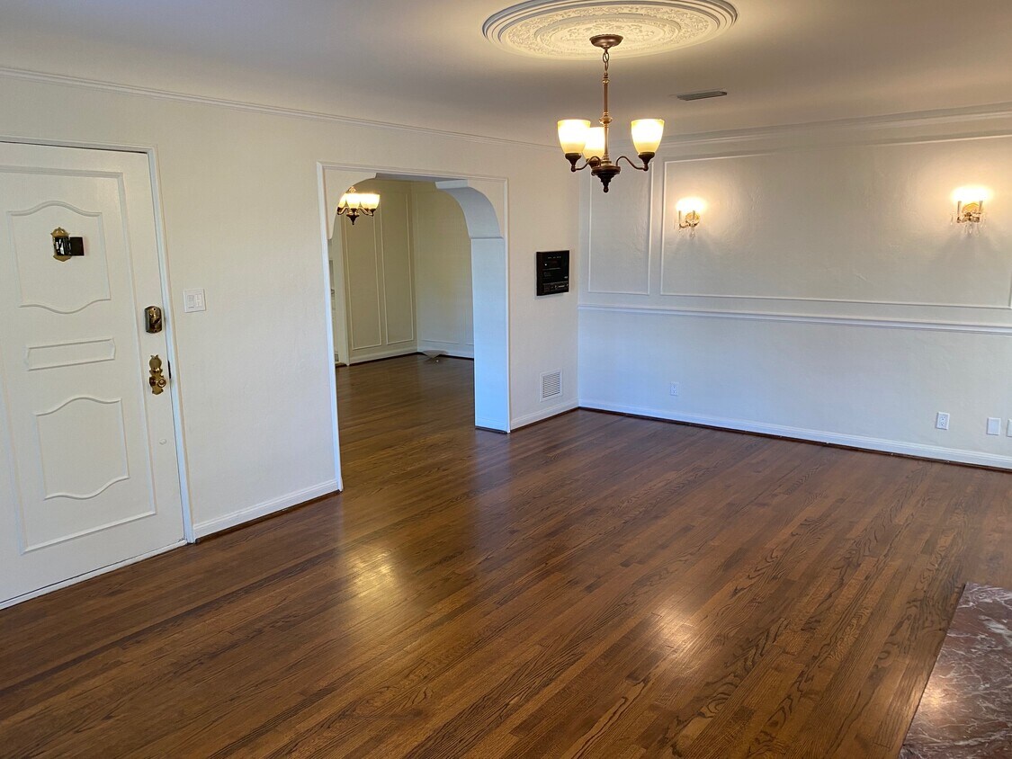 Living Room - 845 S Holt Ave