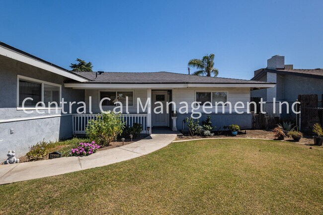 Building Photo - 4 Bedroom/2 Bath Home - $2295 per month!