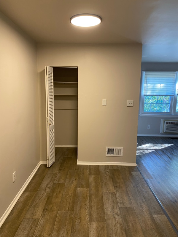 Foto del edificio - 1615 Bonwood Rd