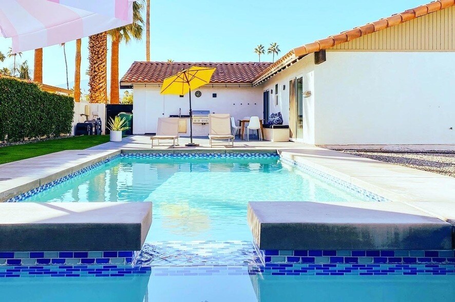 Primary Photo - 73280 San Nicholas Ave