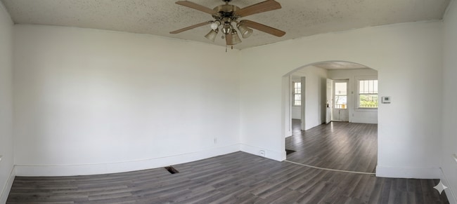 Foto del edificio - 830 E Rogers Ave