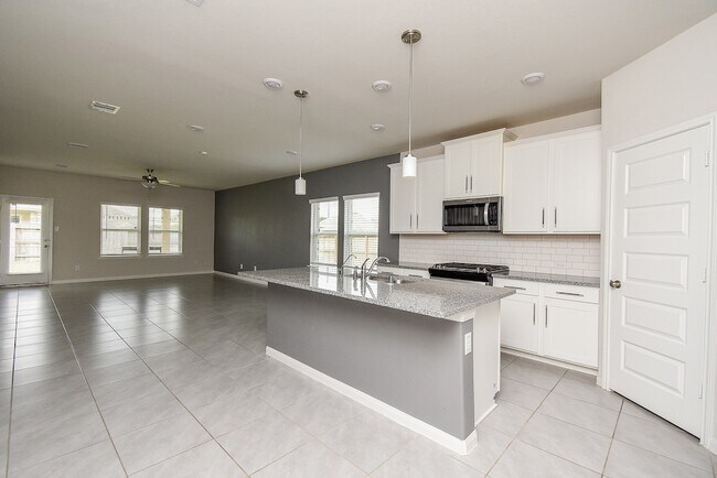 Foto del edificio - 21502 Carbone Ln