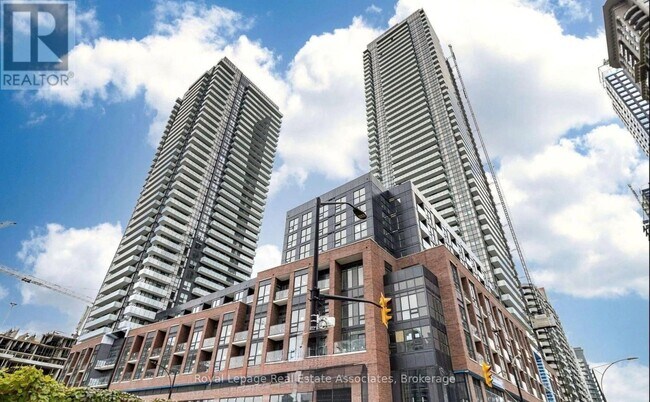 Building Photo - 4130-4130 Parkside Village Dr