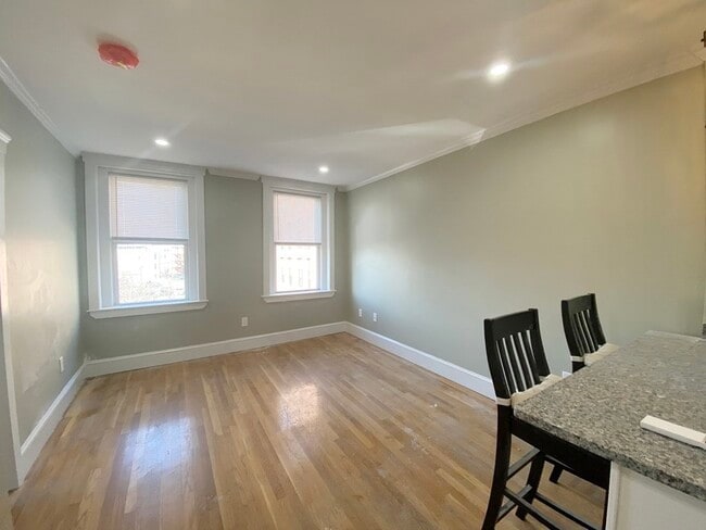 Building Photo - 133 Orleans St