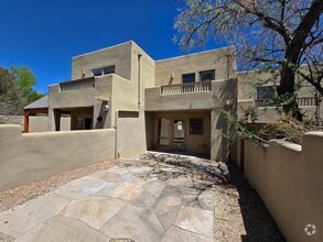 Building Photo - 727 B Viento Cir