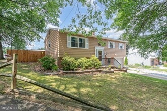 Building Photo - 302 Hickory Hill Terrace