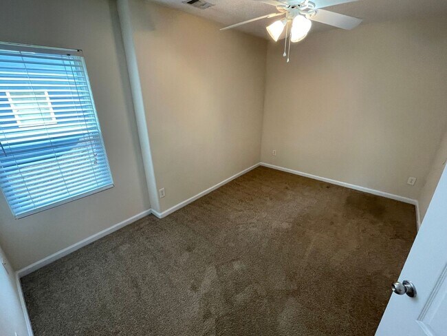 Building Photo - 237 Fern Ridge Ct
