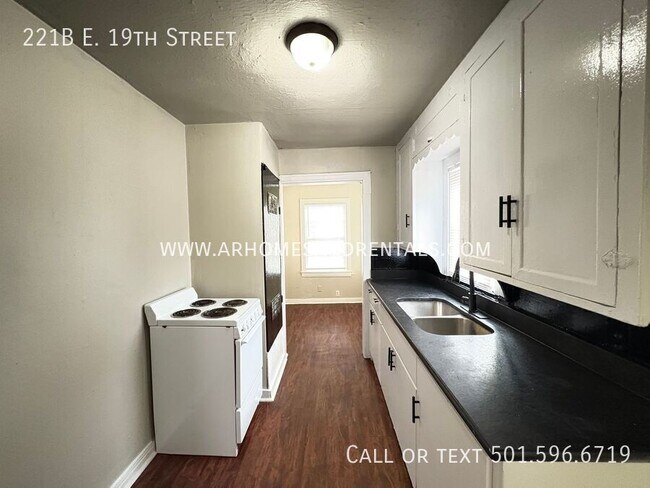 Foto del edificio - 221B E. 19th Street-