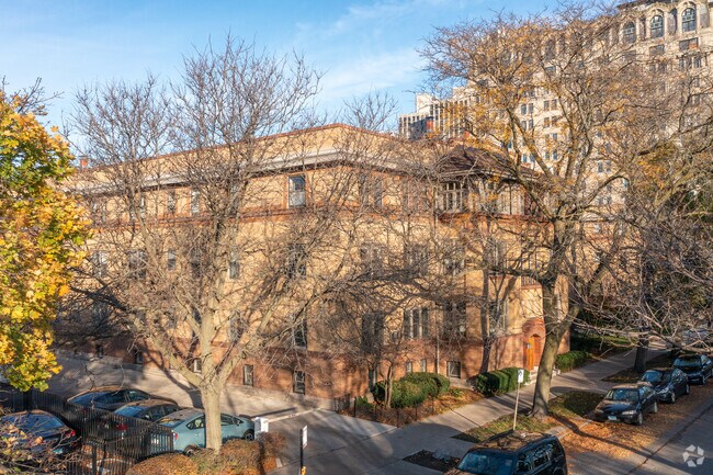 Foto del edificio - 2256-64 N. Lincoln Ave.