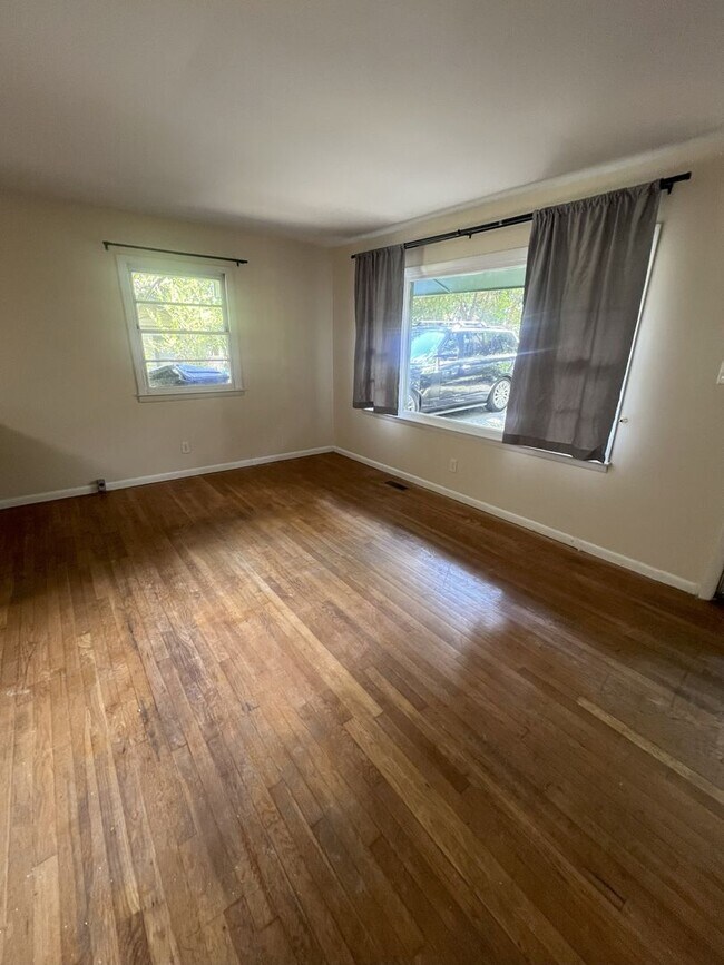 Foto del edificio - Charming Ranch in Carrboro with Beautiful ...