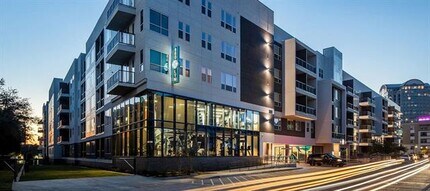 Building Photo - 880 Lake Carolyn Pkwy