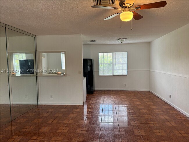 Foto del edificio - 717 SW 79th Ave