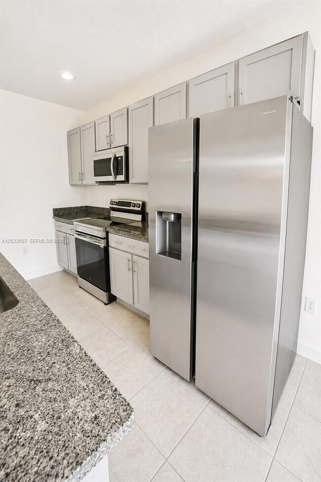 Foto del edificio - 811 Serenade St NW