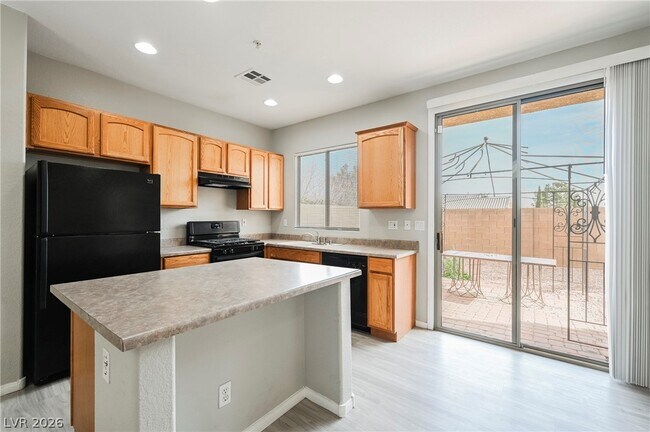 Foto del edificio - 8212 Strawberry Spring St