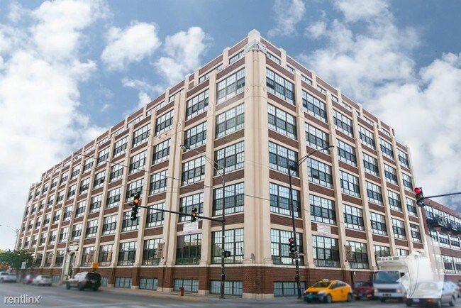 Building Photo - 3693 W Belmont Ave
