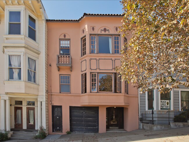 Foto del edificio - 832 Dolores St