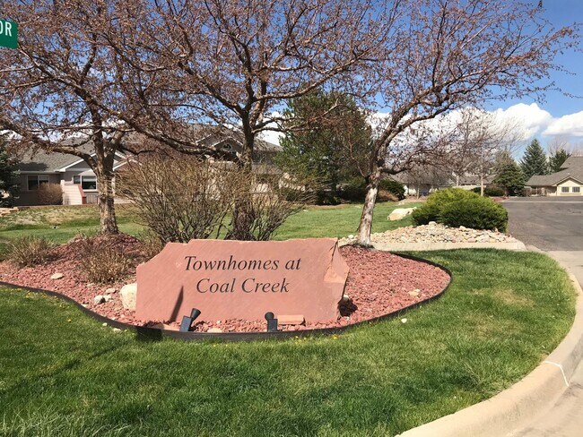 Foto del edificio - Beautiful 2 BED/3 BATH Louisville Townhome...