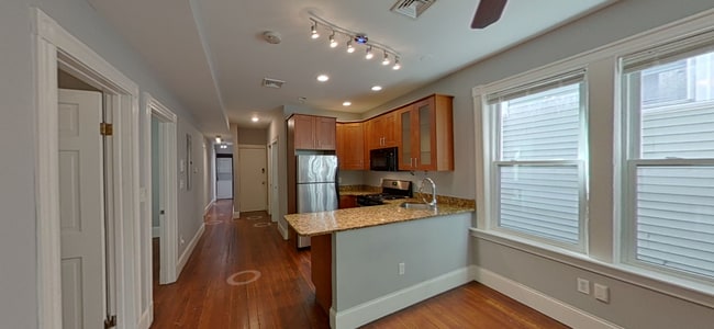 Building Photo - 739 Parker St