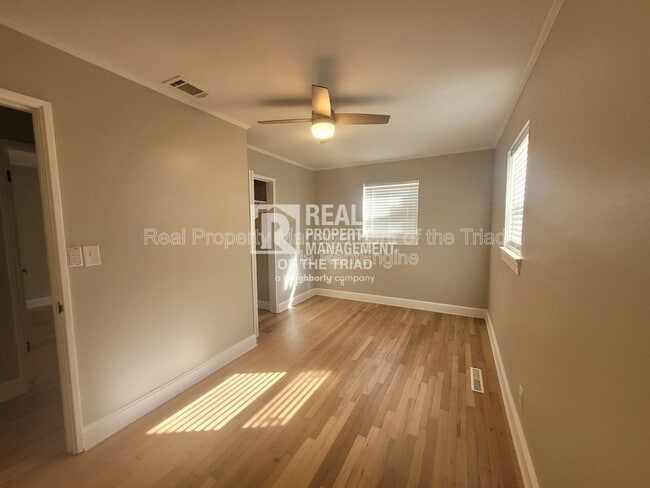 Foto del edificio - 593 Kinard Dr NE