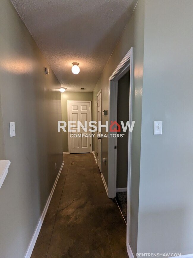 Foto del edificio - 6817 Kamali Ave.  - Lovely Home on Corner ...