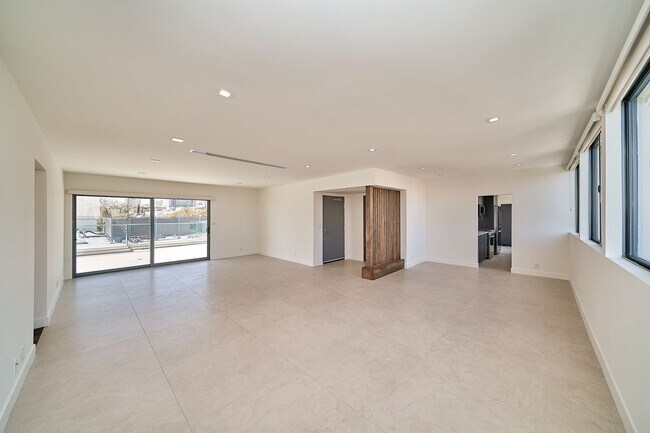Foto del edificio - 145 S Maple Dr