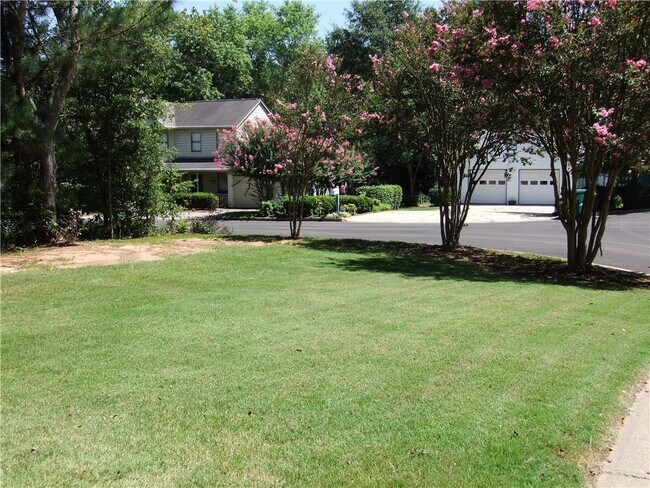 Building Photo - 120 Royal Colony Ct