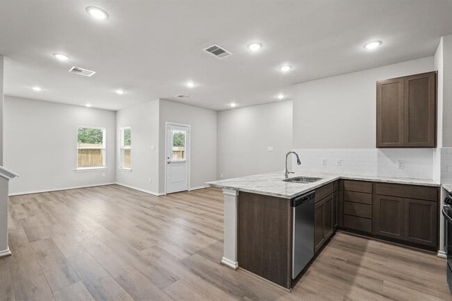 Building Photo - 1207 Hugh Lndg Rd