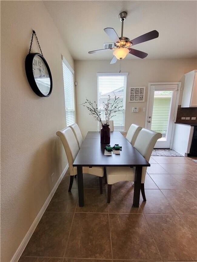 Building Photo - Charming 3 Bed / 2.5 bath Home in Cedar Park