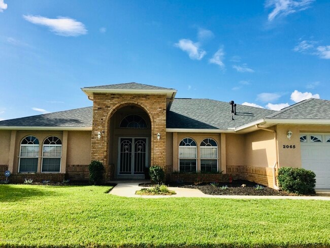 Building Photo - 2065 Thistle Dr