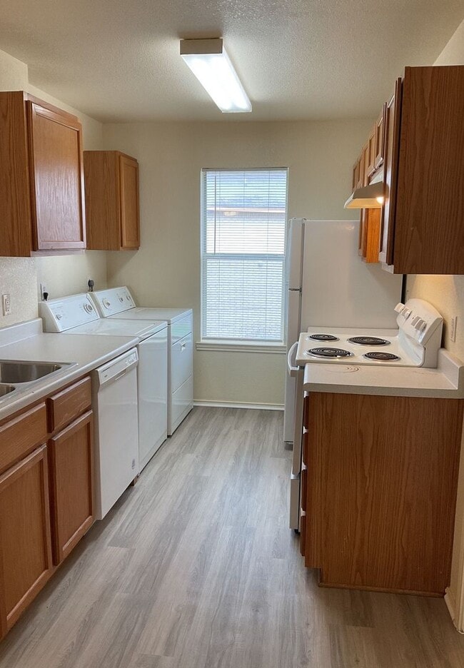Foto del edificio - 5705 Greengate Drive (A-D)
