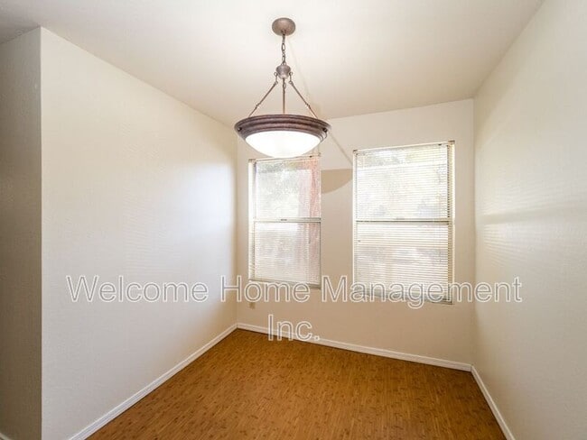 Building Photo - 695 Bristol Dr