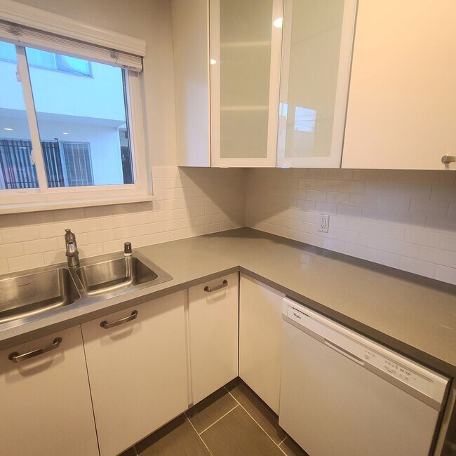 Foto del edificio - 8532 Saturn St