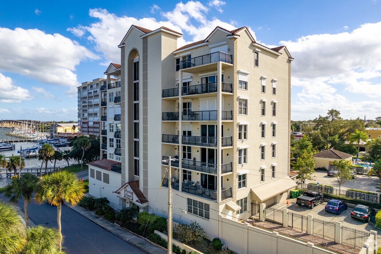 Barclay Square Apartments in Cocoa, FL