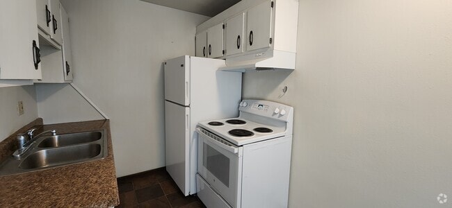 Building Photo - 625 9th St N