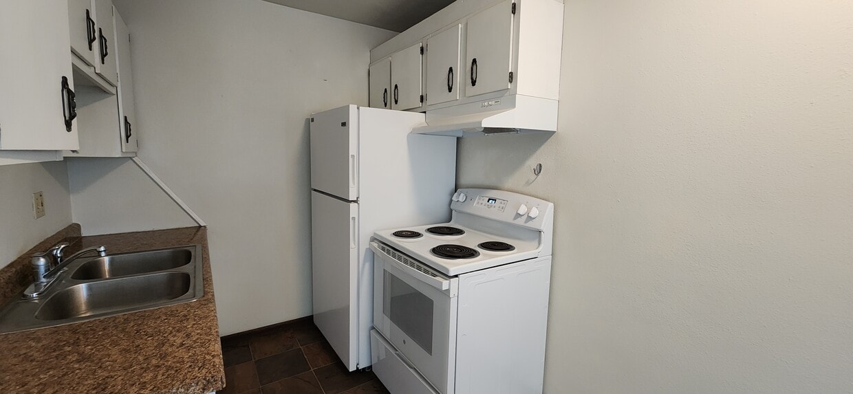 Primary Photo - 625 9th St N