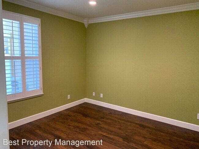 Building Photo - 4 br, 2.5 bath House - 338 Roundhill Dr