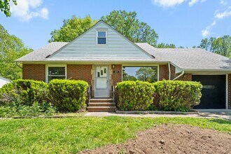 Building Photo - 1807 Skyline Dr