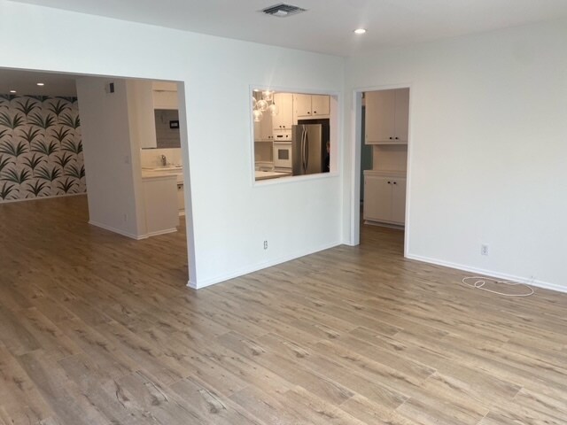 Building Photo - 715 W Oak Ave