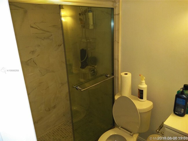 Foto del edificio - 15 NW 204th St