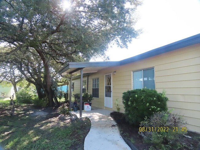 Building Photo - 122 Sycamore Ln