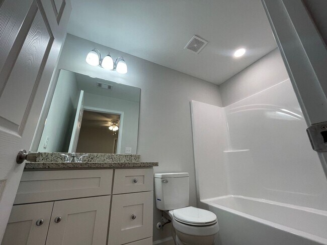 Foto del edificio - NEW CONSTRUCTION! Available August 10TH, 2026! 1/2 Off Deposit!