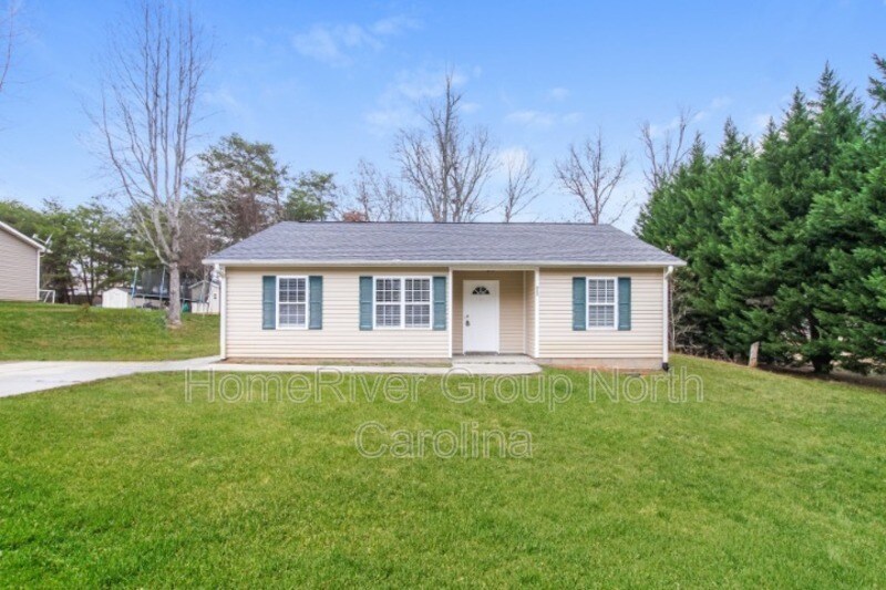 Foto principal - 313 Springhill Ln