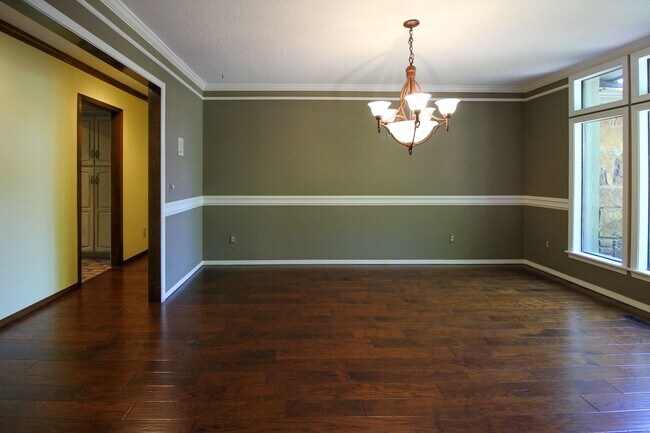 Building Photo - Space Galore In This Jenks South East Home!