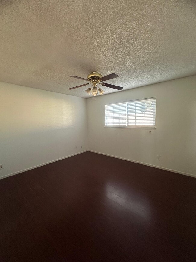 Building Photo - 1817 W La Sierra Dr