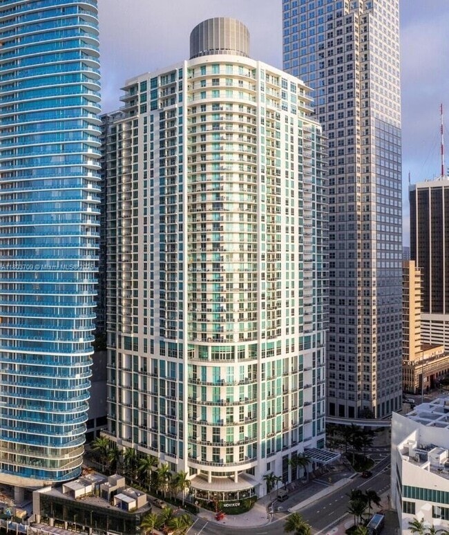 Building Photo - 300 S Biscayne Blvd