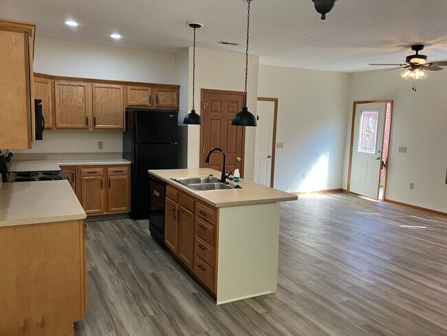 Foto del edificio - Modern & Spacious 3-Bedroom Ranch Condo – Coming mid-August 2026!