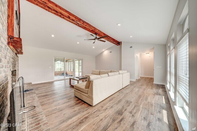 Foto del edificio - 1248 Padgett Dr