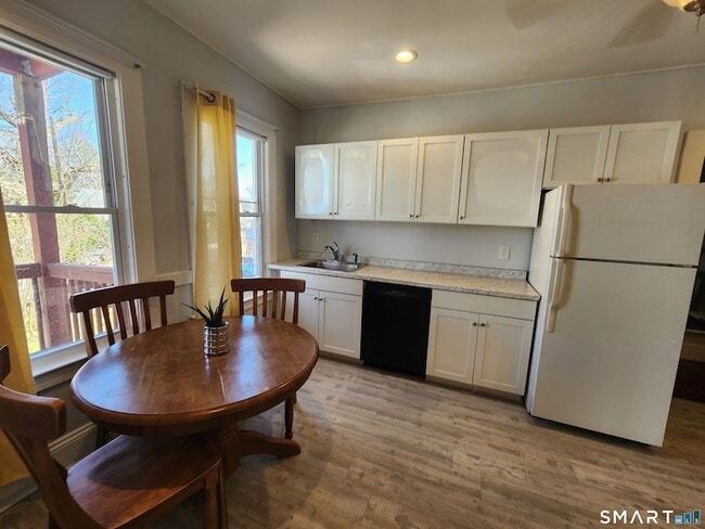 Building Photo - 458 Hillside Ave