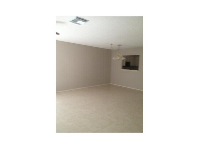 Building Photo - 4401 River Valley Dr